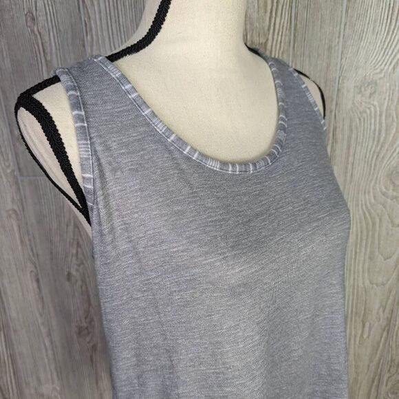 Tahari Women’s Small Grey Knit Sleeveless Tank Top Shirt Scoop Neck - Picture 3 of 8